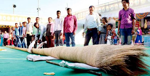 43 feet Long Broom Made by Odisha Farmer for World Record-2017